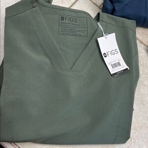 FIGS Forest Green V‑Neck Scrub Top